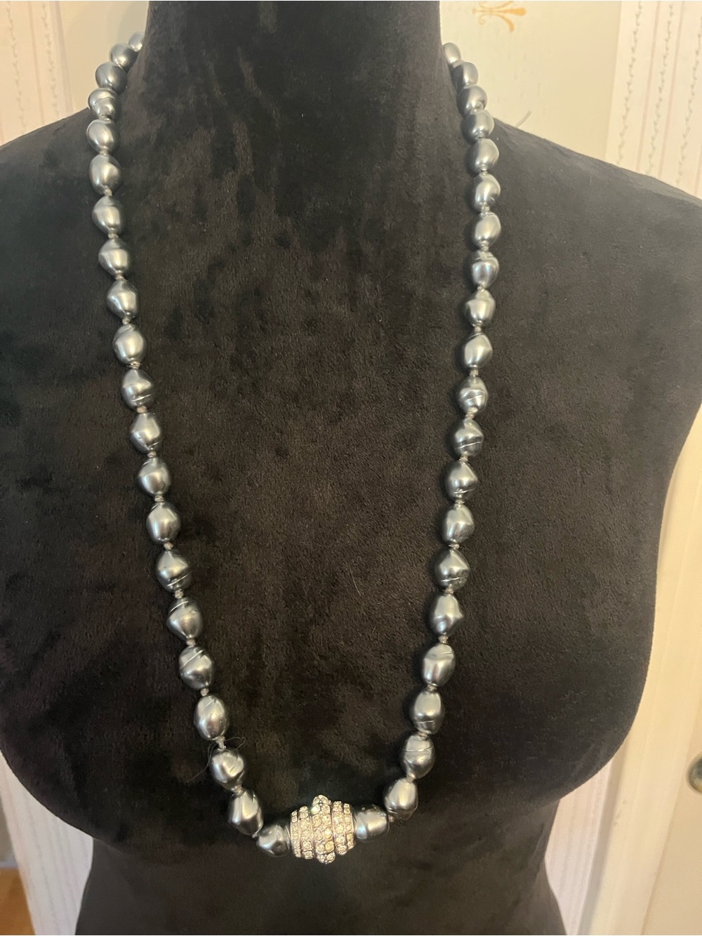 Pewter pearl necklace with rhinestone clasp